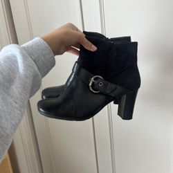 Boots 6 1/2  (New)  Selling 15$