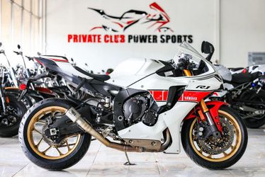 2022 Yamaha YZF-R1