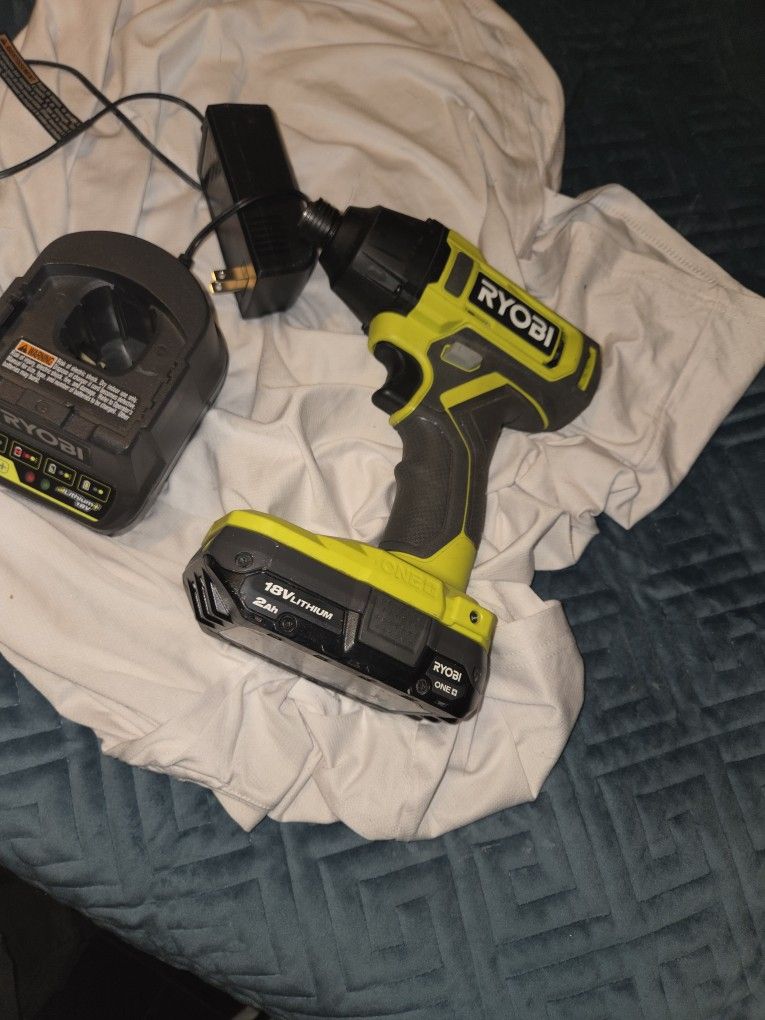 Impacto RYOBI Y Batería 2Ah Y Cargador Nuevo 