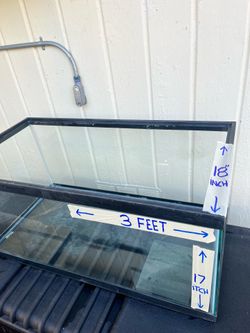 Aquarium 40 gallon, Turtle passed away. Excellent condition