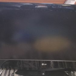 TV -LG 32LG 30 W/Remote.  32 In. Screen
