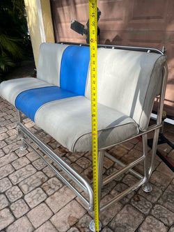Leaning post. Excellent condition.