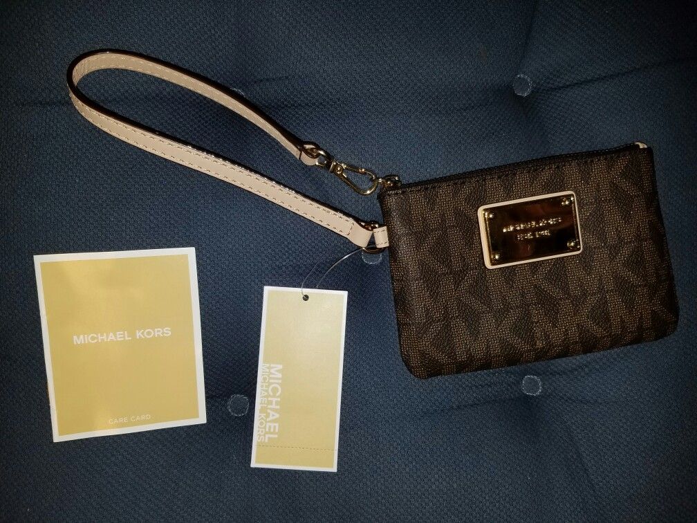 Michael Kors Jet Set travel wristlet