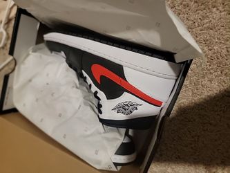 Air Jordan Mid Chile red