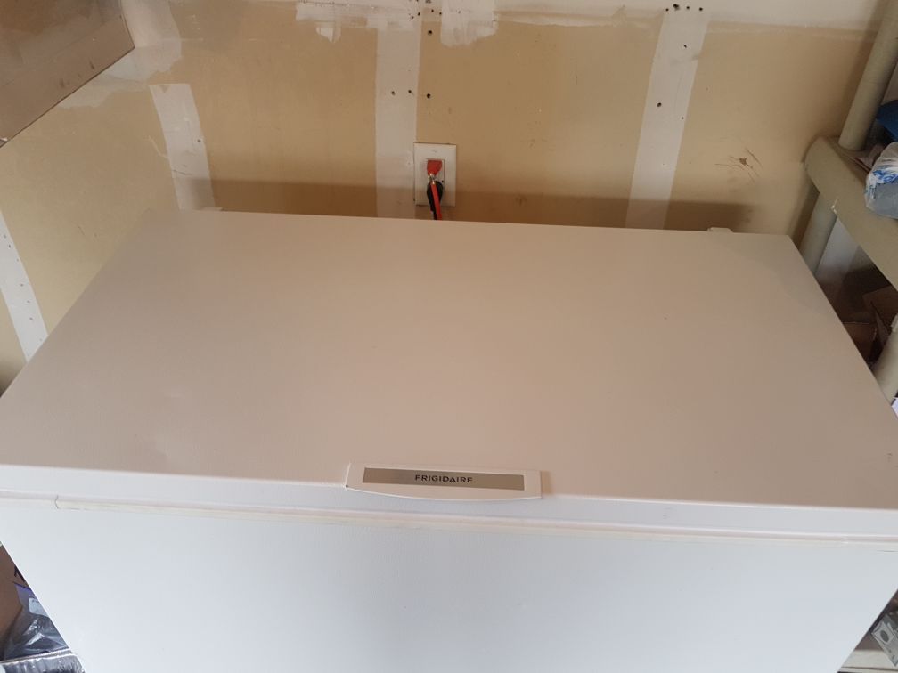 Frigidaire 8.8-cu ft Chest Freezer
