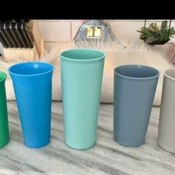 Vintage lot of 5 Tupperware tumbers