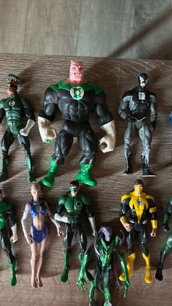 Green lantern figure