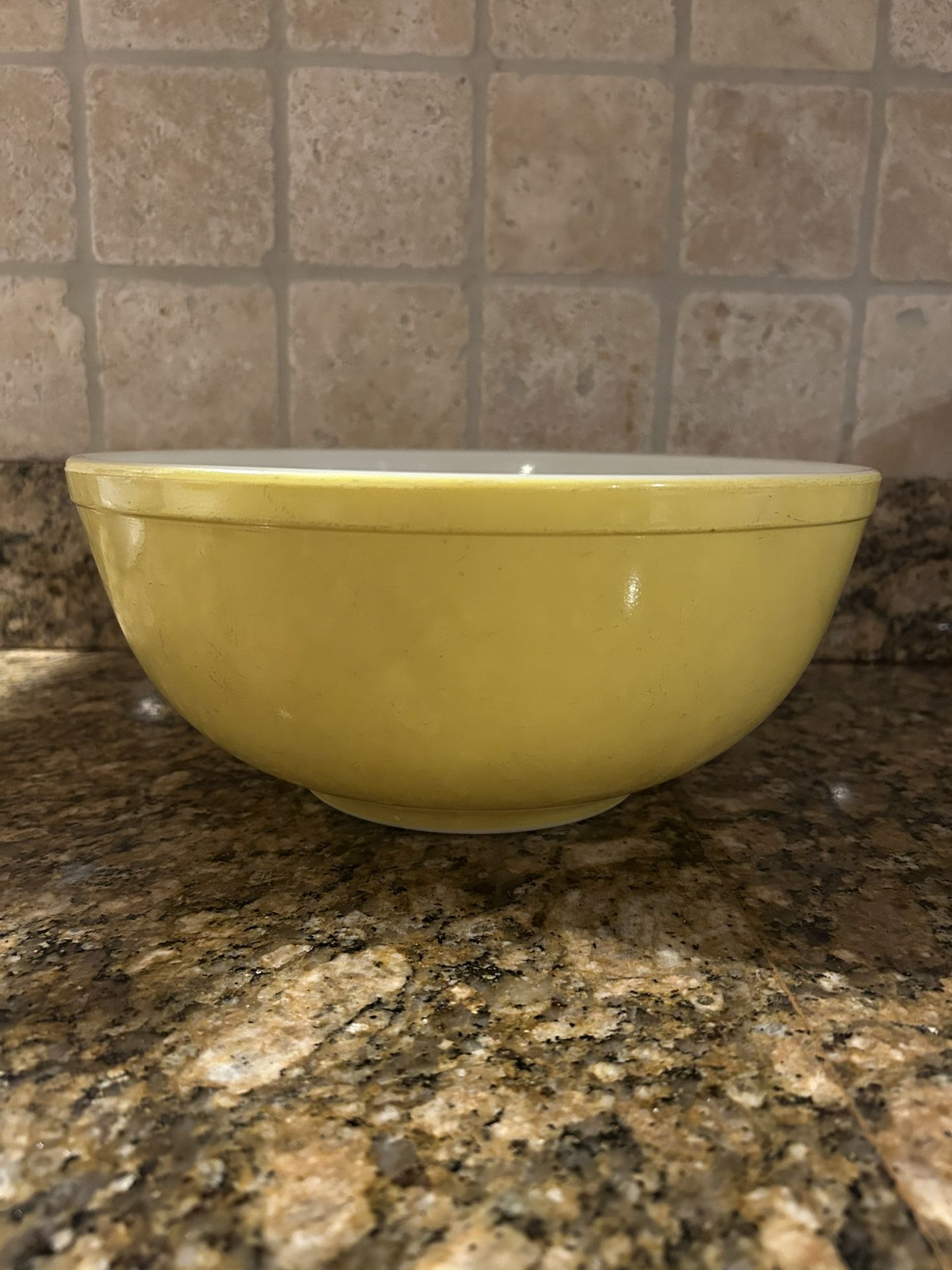 VINTAGE PYREX Yellow 10” Bowl