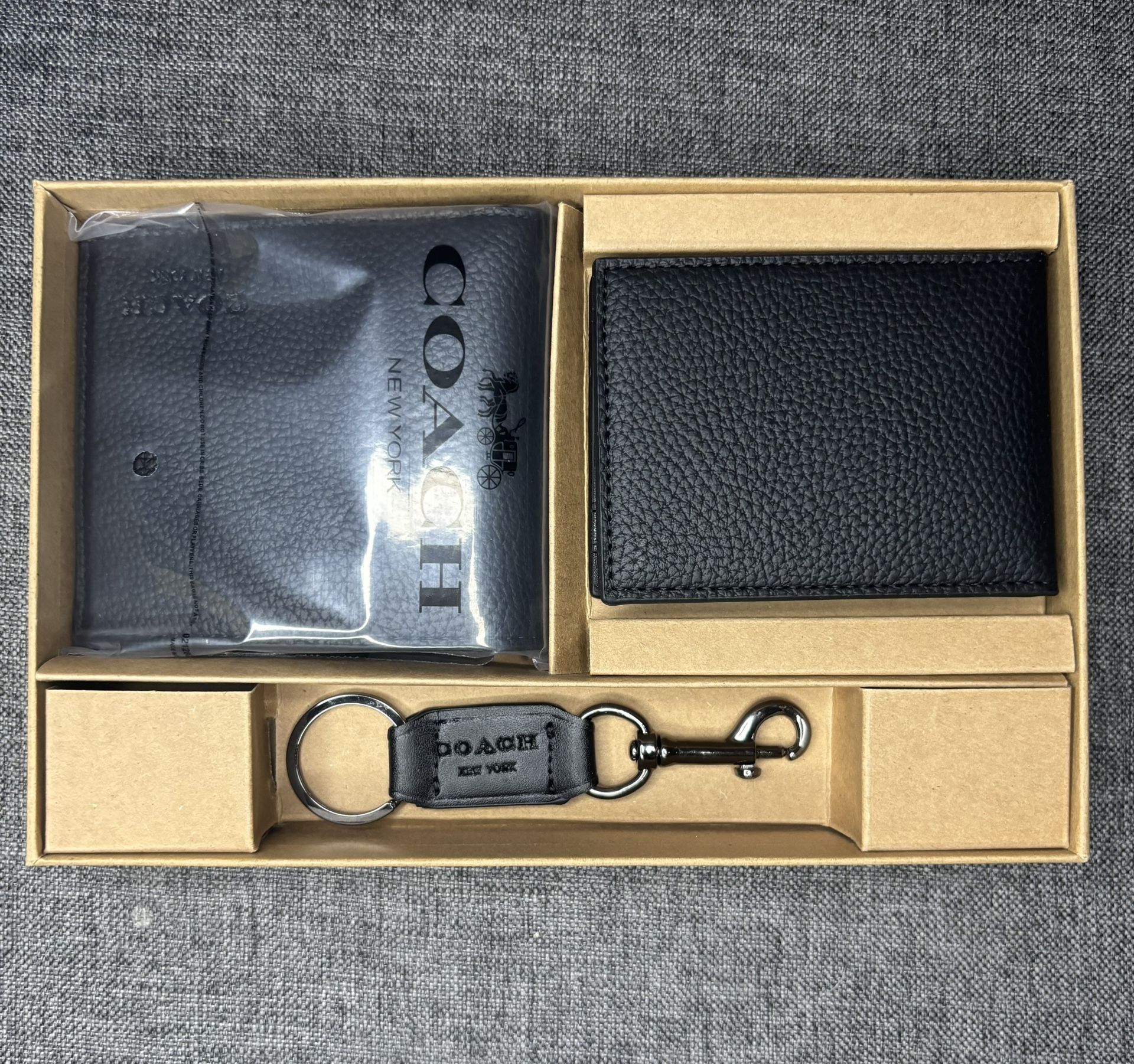 Coach Men’s Wallet Set With Keychain