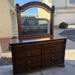 Dresser With Mirror 