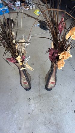 Decorative metal corner pieces