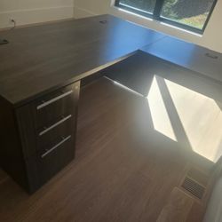 Spacious Modern L-Shaped DeskโBrand New