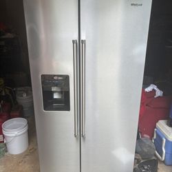 Whirlpool - 21.4 Cu. Ft. Side-by-Side Refrigerator 