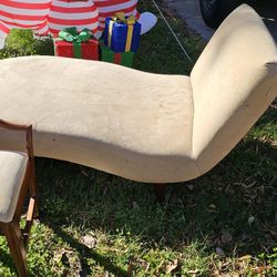 CHAIR AND LOUNGE FREE AT CURB