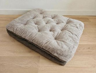 Kirkland Signature Pillow Top Gusseted Pet Bed – Brown