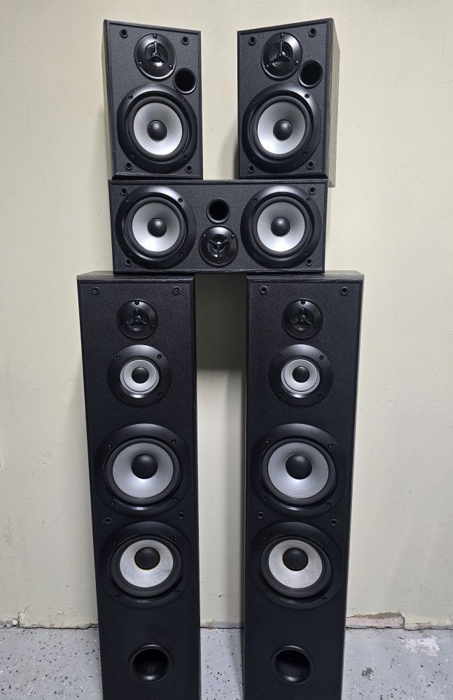 Sony STR-DH770 Multi Channel AV Receiver. With surround speakers