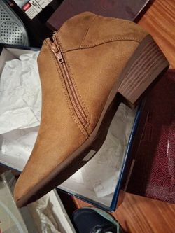 Ankle Boots. Tan Suede, Sz 10, NEW