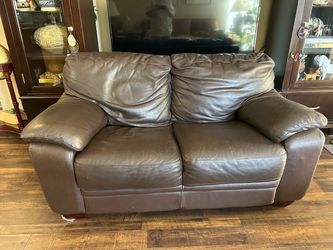 FREE LEATHER LOVE SEAT 60”