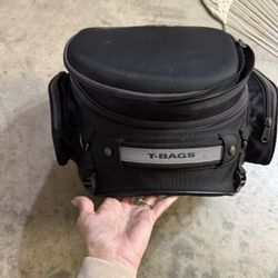 Motorcycle saddlebags