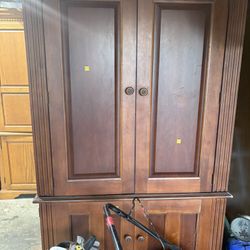 Armoire/ Entertainment Unit For Free