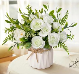 Faux Flowers with Vase, White Artificial Silk Rose in Vase Silk Rose Artificial Flowers with Vase for Coffee Table Decor,Living Room Bathroom Plant De