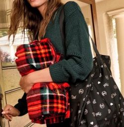 Victoria’s Secret Pink Fleece Blanket & Tote