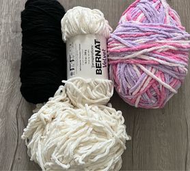 Small Lot of Yarn
