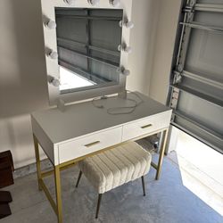 Hollywood Glam Makeup Vanity Set with Lighted Mirror & Stool 