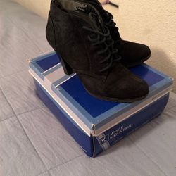 Black women suede boots 