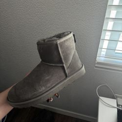 mid, uggs, 8.5