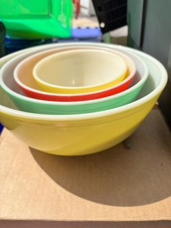 Pyrex Nesting Bowls Good Shape !!
