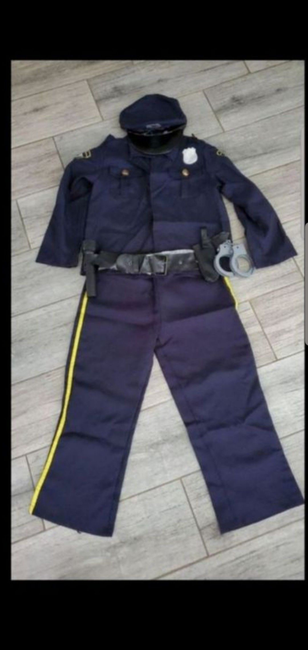 Kids Policemen costume with belt size 7-8..