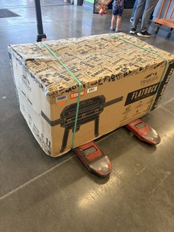  (NEW)Traeger Flatrock 3-Burner Zone Grill, Propane Black Flat Top Griddle