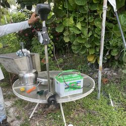 Electric boat motor with battery