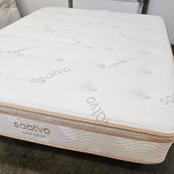 LIKE NEW! Saatva Latex Hybrid Queen Mattress - Delivery Available