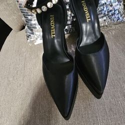Women Black Heels Size 5.5