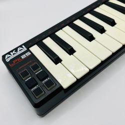 Akai LPK25