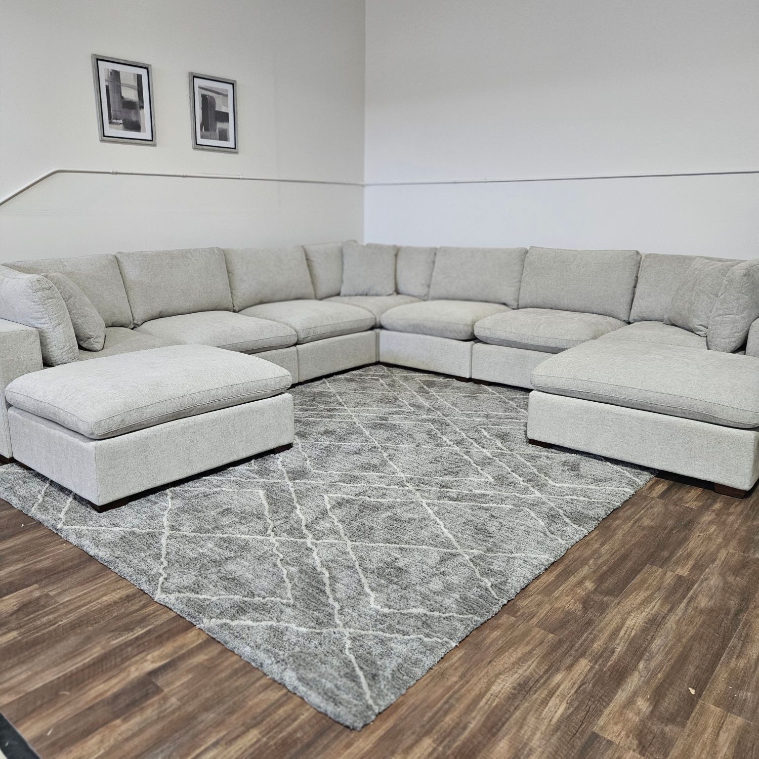 Big Sectional Modular - Delivery Available