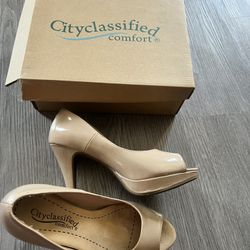 Woman’s Nude Heels 