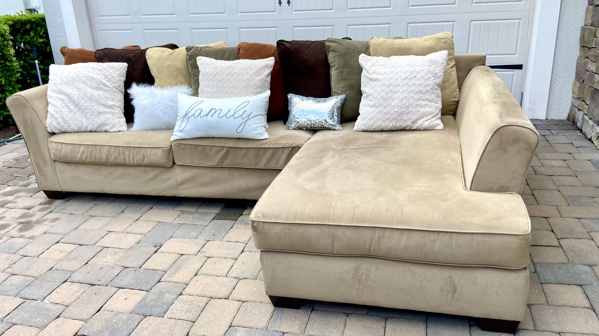 Sectional Sofa / Chaise