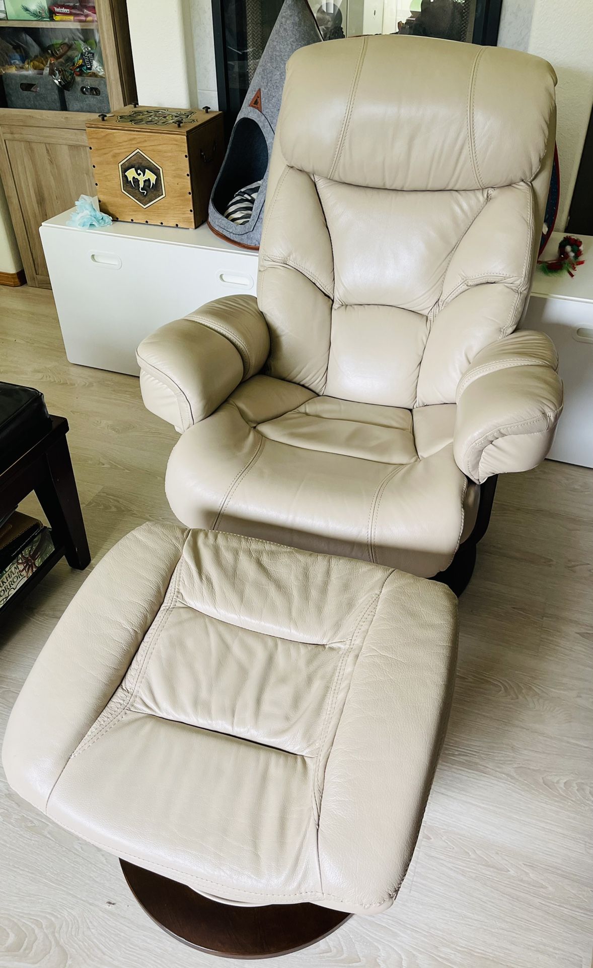 Faringdon Leather Euro Chair & Ottoman