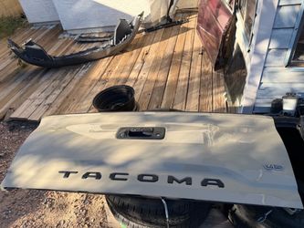 Toyota Tacoma tailgate fit 2016-2023
