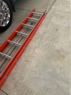 Werner fiberglass extension ladder 20ft like new