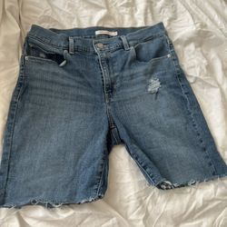 Levi Shorts 28 