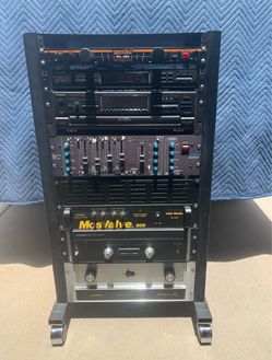 Crown Stereo amp, mixer, cd Rack