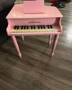 Kids pink piano $30 21” t x 21” w