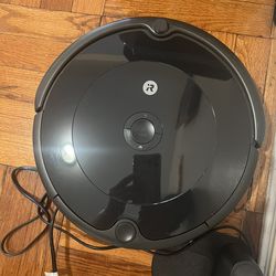 Roomba 692 Vacuum Wi - Fi Connectivity Personalized Cleaning
