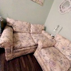 Juego De Sala De 2 Piezas Los Vendo No Tengo Espacio Están En Excelente Condiciones 