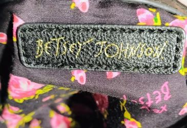 BETSY JOHNSON BLACK LEATHER PURSE