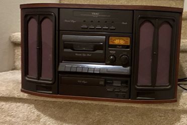 TEAC GF-300 Nostalgia Compact Hi-Fi Stereo System CD/Cassette/Turntable AM/FM
